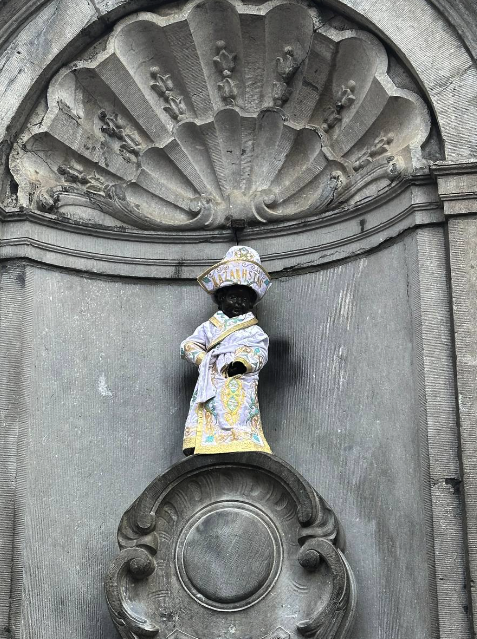 Manneken Pis Celebrates Kazakhstan’s Republic Day with Traditional Costume